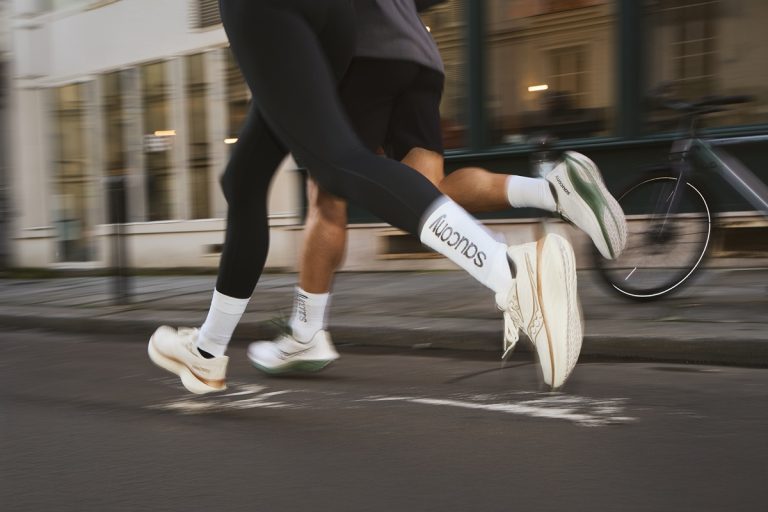 Chaussures De Running Saucony Ride 18 Homme Taille 9.5 - Noir, état Très Bon, Peu Portées
