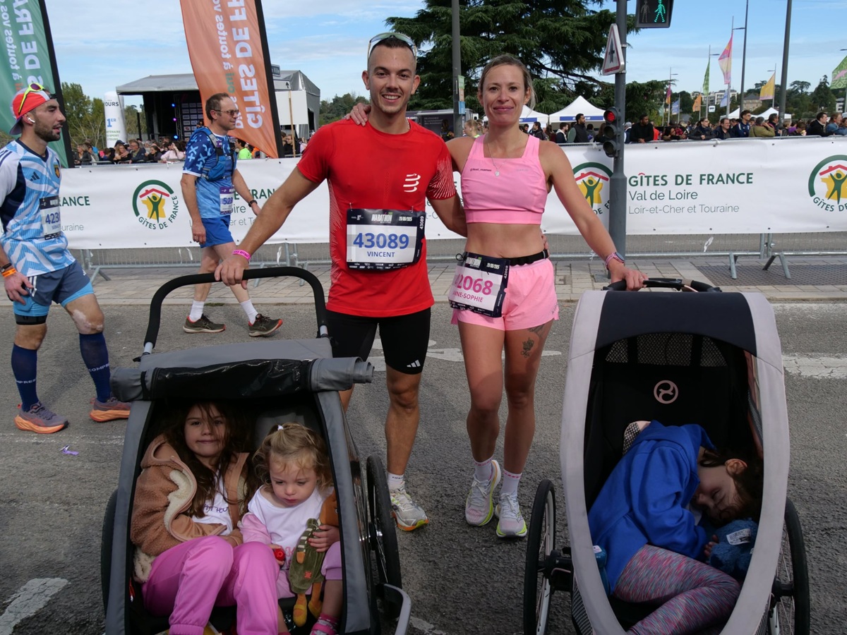 Marathon de Tours : ils terminent l’épreuve avec leur trois filles en poussettes !