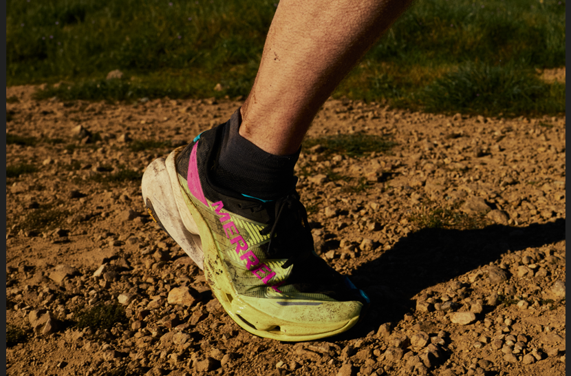 Merrell dévoile sa toute première chaussure de trail à plaque carbone : la MTL SpeedARC Peak