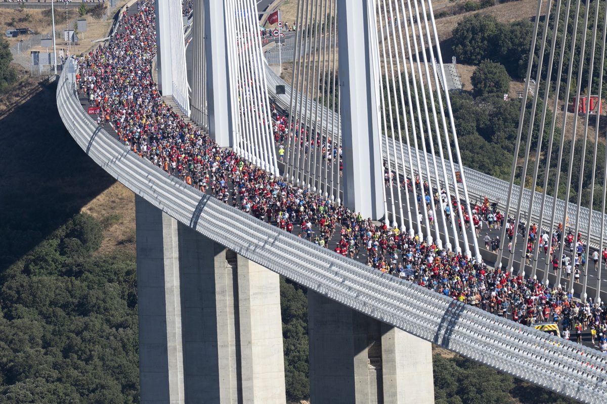 Course Eiffage du Viaduc de Millau : près de 10 000 coureurs ont pris de la hauteur